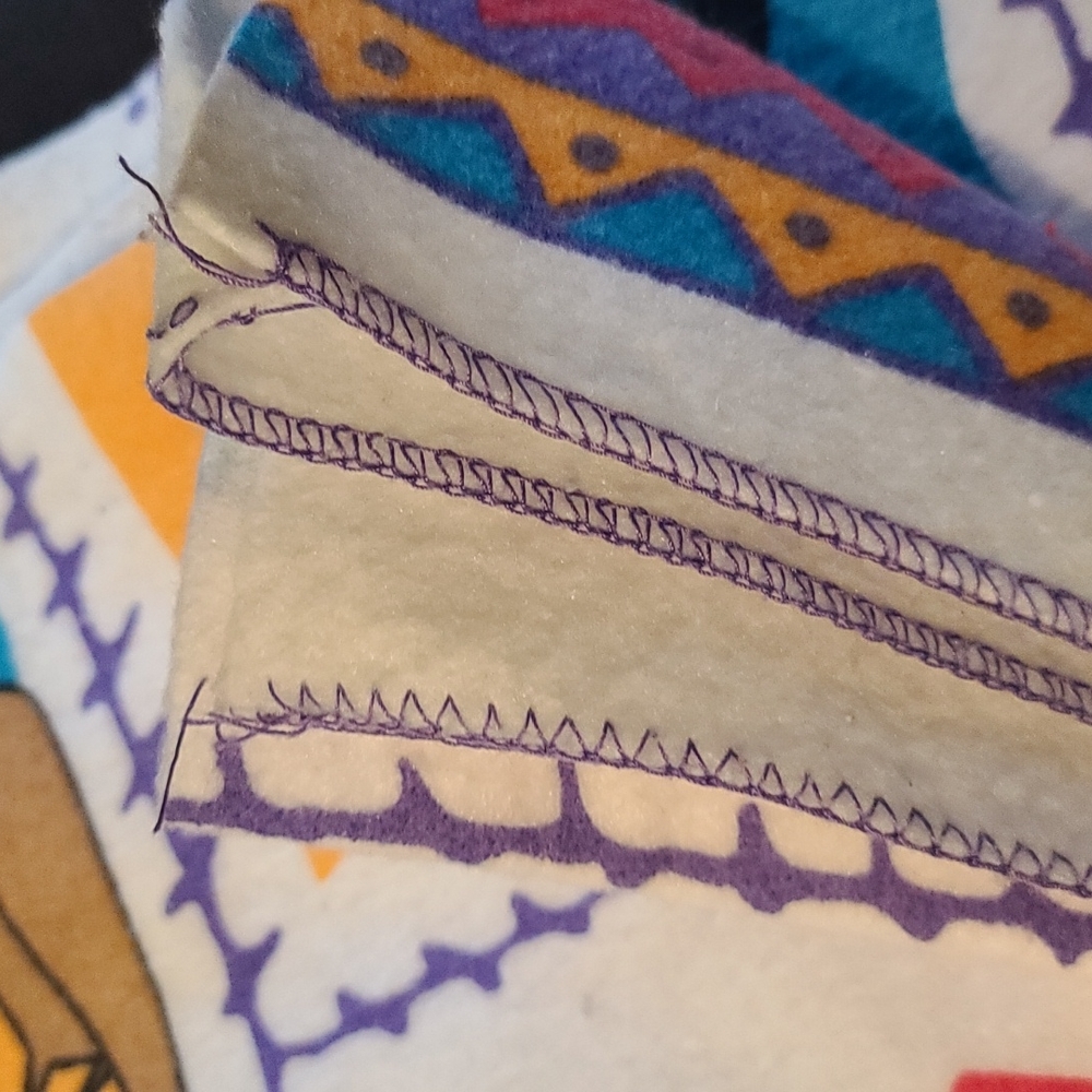 Vintage 90s Disney Pocahontas blanket - Picture 5 of 7